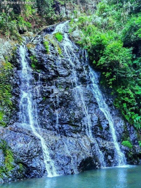 午休的“小天井”热闹非凡,师生一起跳舞玩耍放松心情