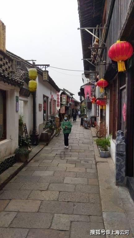 常州三名小学女生冒雨收国旗,国旗在她们心中有着怎样的分量?-探索共享的红迪网平台